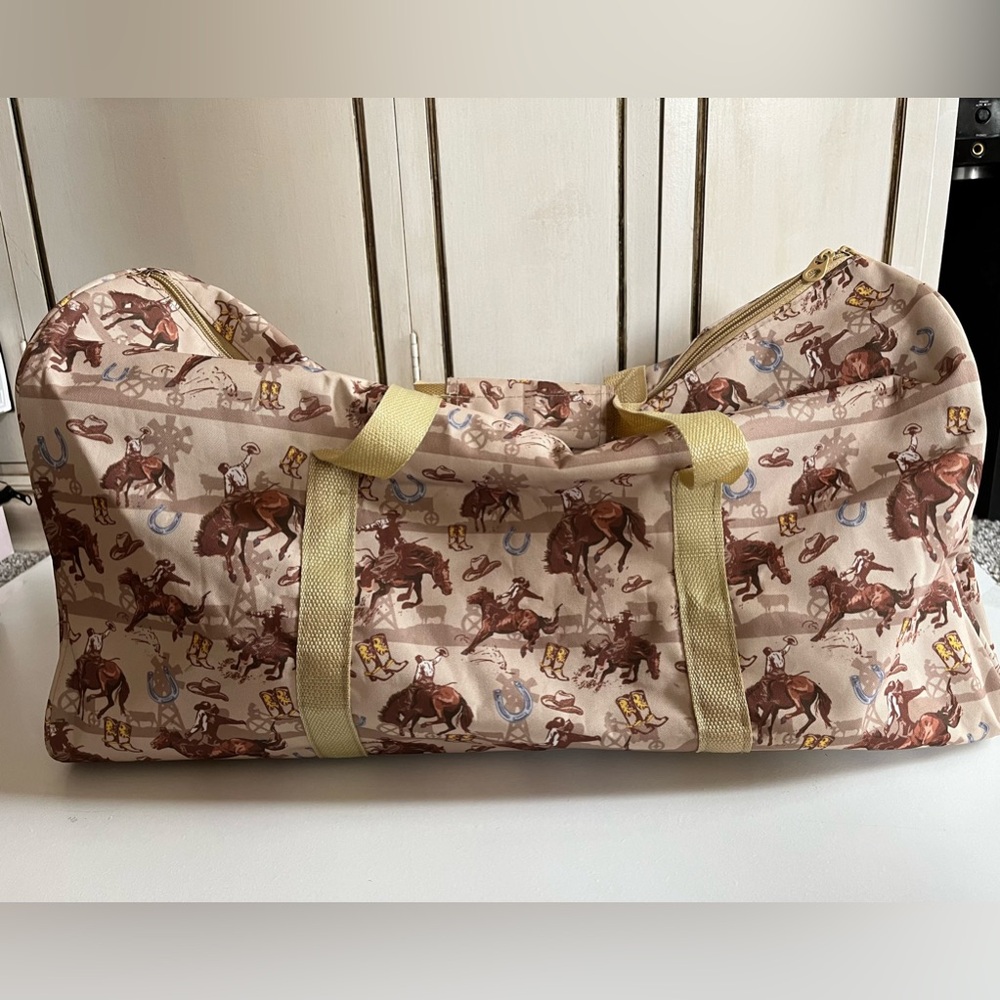 Large WILDWEST DESIGN DUFFLE BAG Cowboy images exterior & interior side pockets